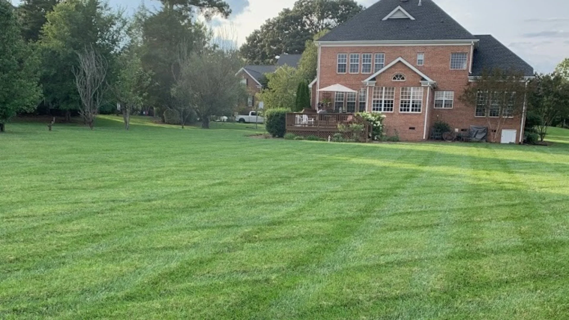 Residential home in Charlotte, NC with a healthy green lawn from fertilization services.